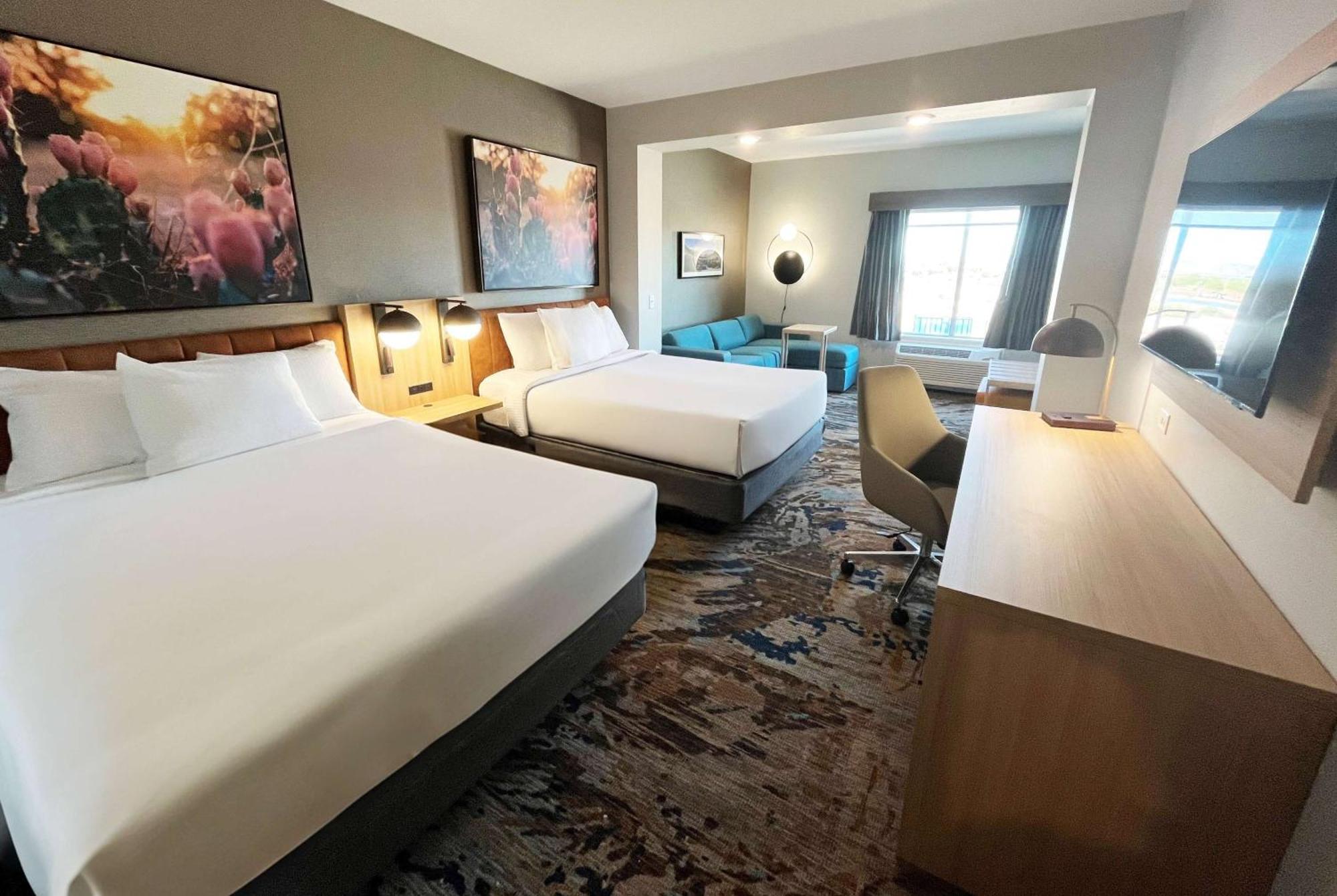 La Quinta Inn & Suites By Wyndham 优马 外观 照片
