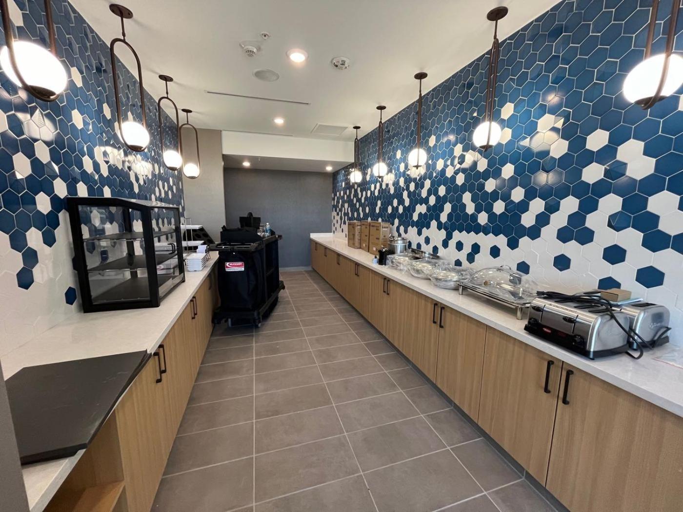 La Quinta Inn & Suites By Wyndham 优马 外观 照片
