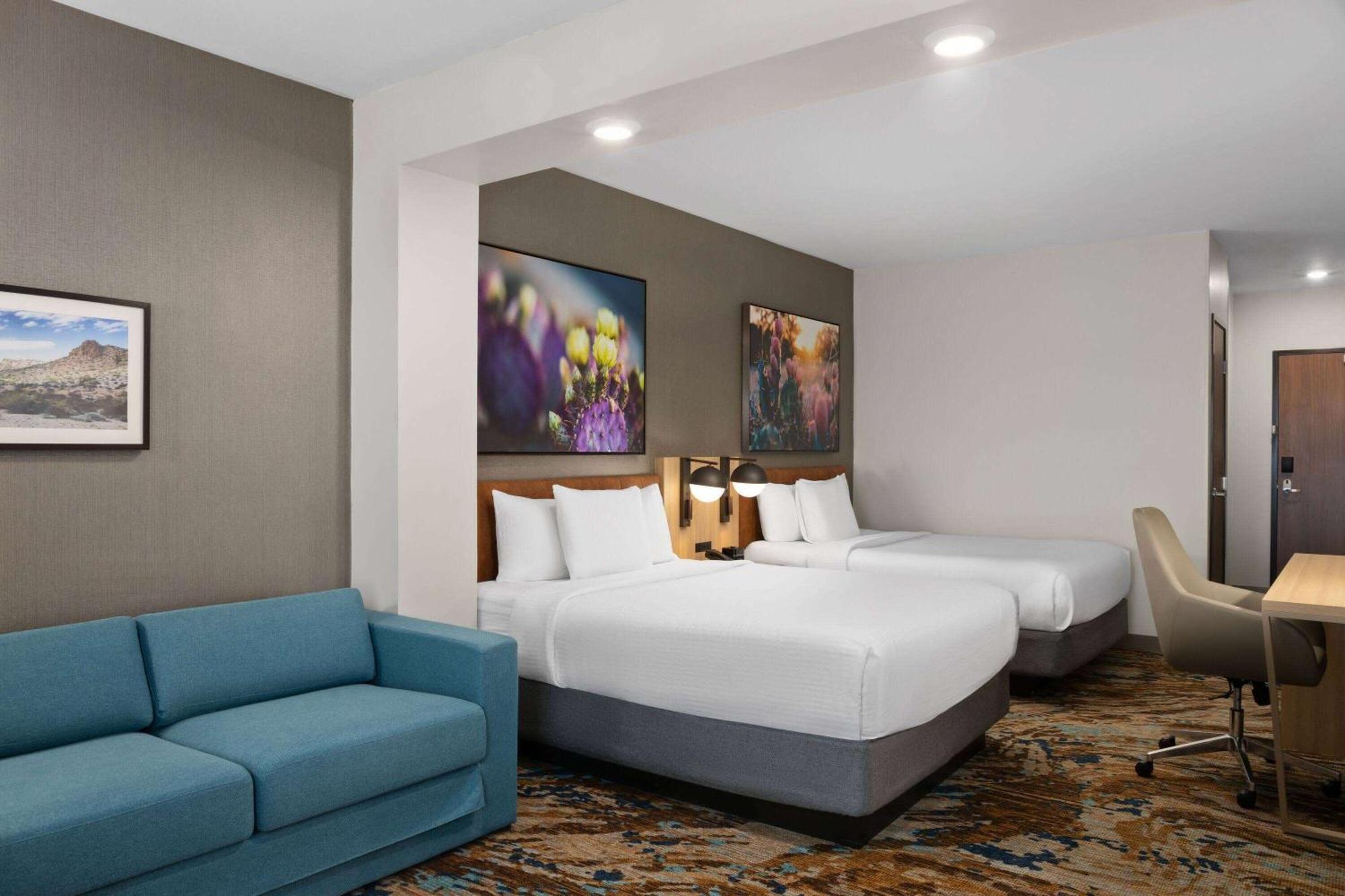 La Quinta Inn & Suites By Wyndham 优马 外观 照片