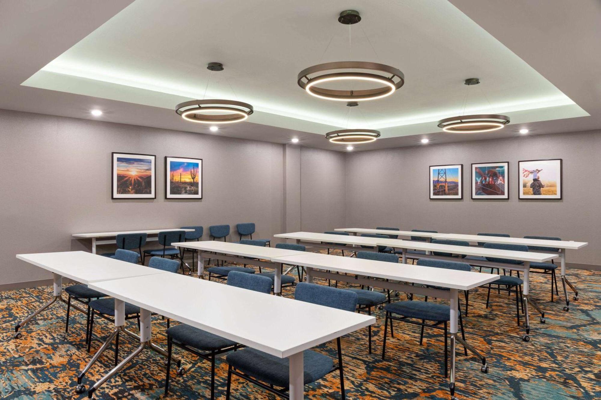 La Quinta Inn & Suites By Wyndham 优马 外观 照片