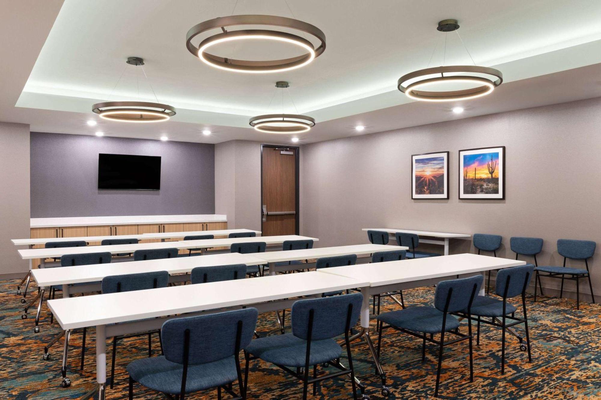 La Quinta Inn & Suites By Wyndham 优马 外观 照片