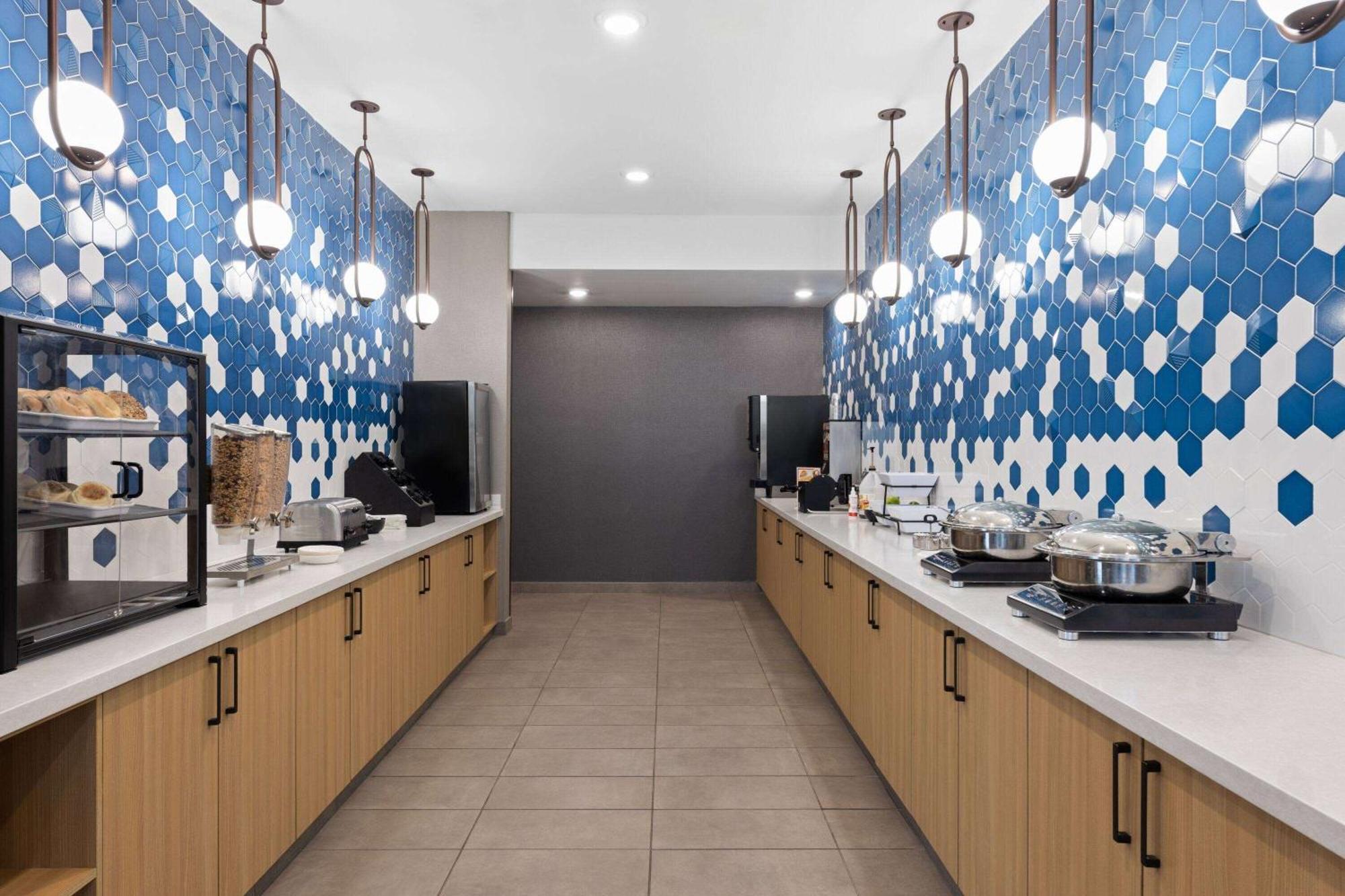 La Quinta Inn & Suites By Wyndham 优马 外观 照片