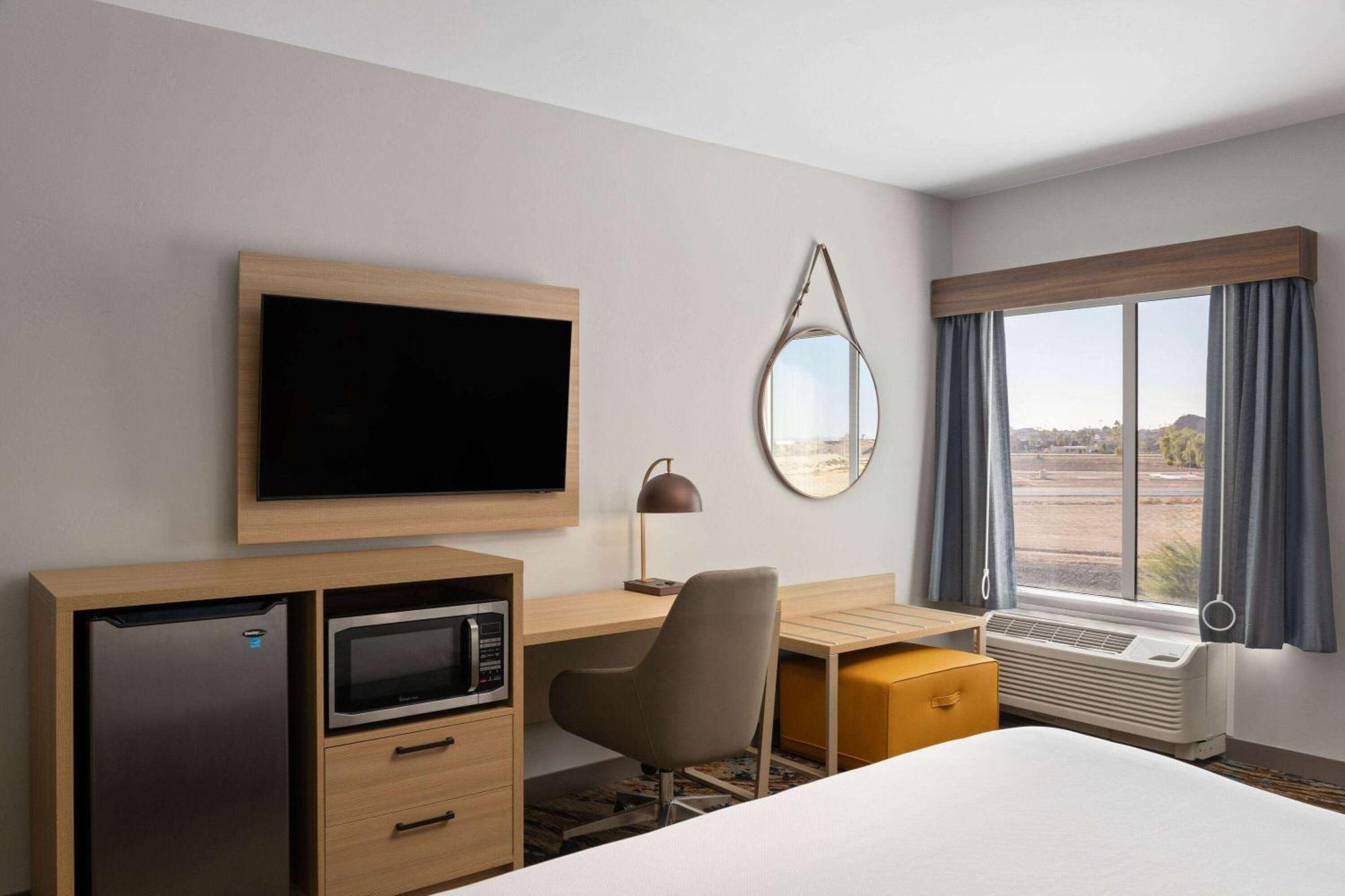 La Quinta Inn & Suites By Wyndham 优马 外观 照片
