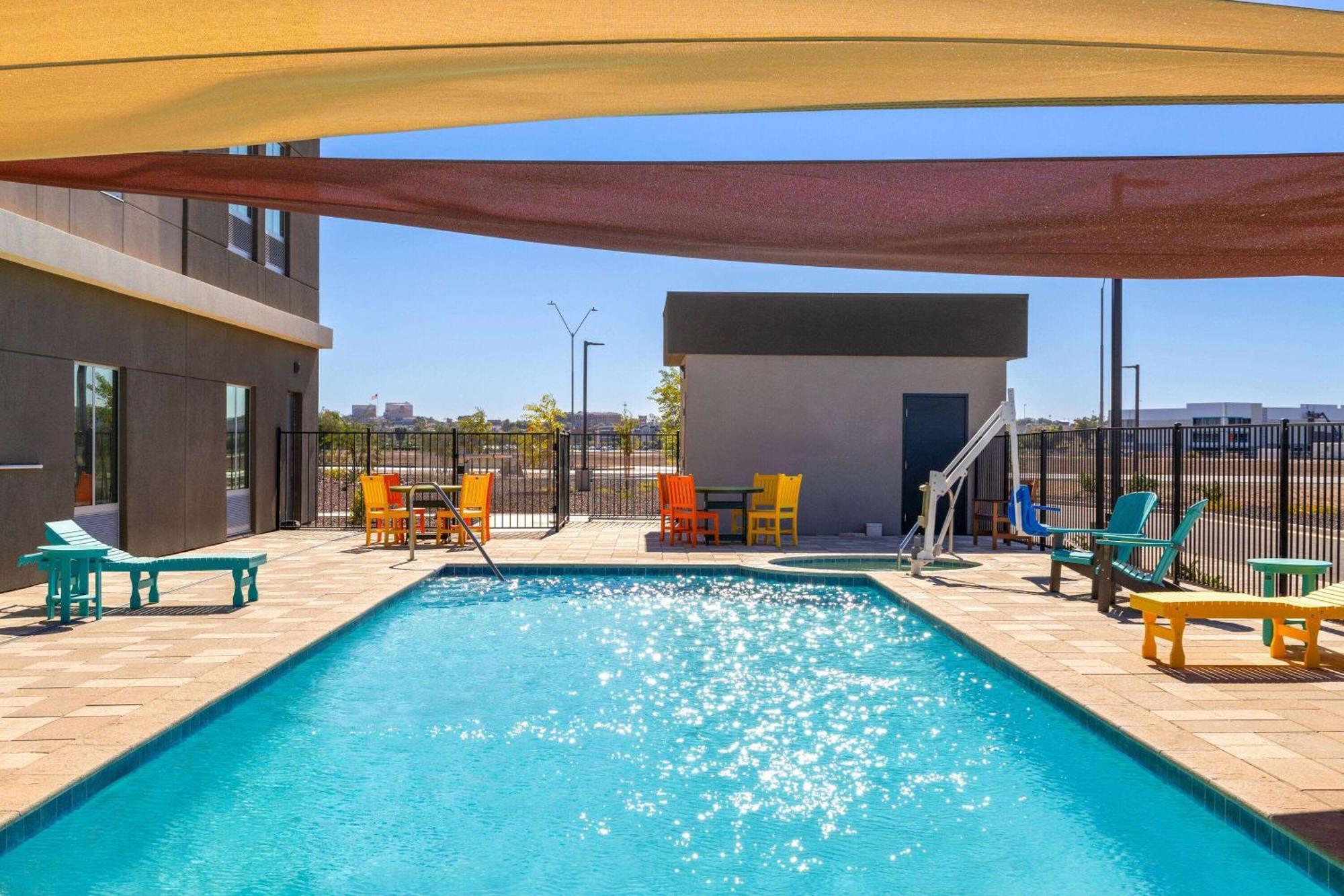 La Quinta Inn & Suites By Wyndham 优马 外观 照片