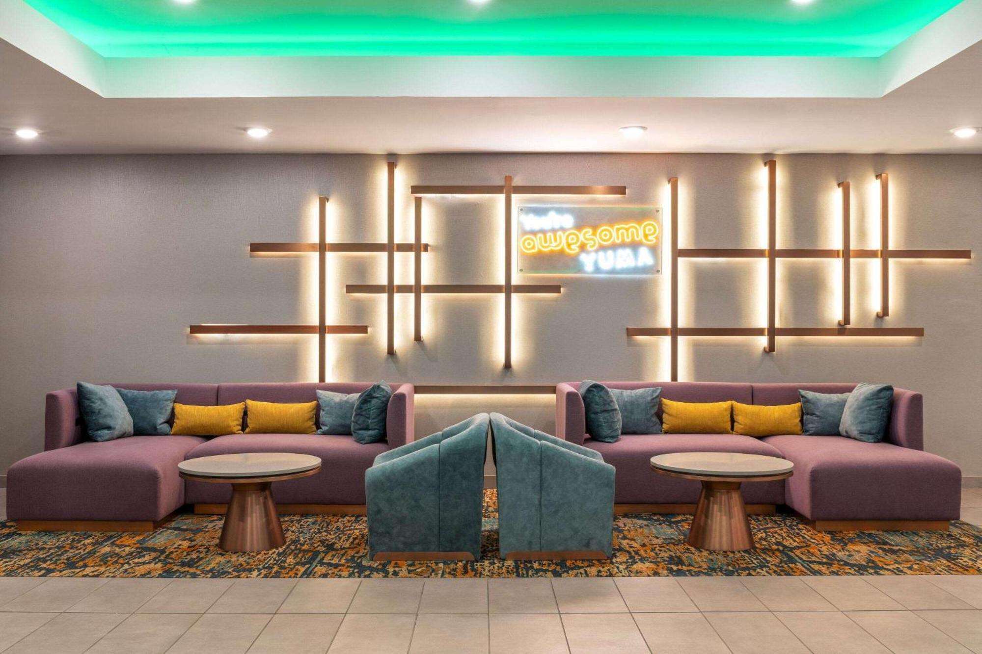 La Quinta Inn & Suites By Wyndham 优马 外观 照片