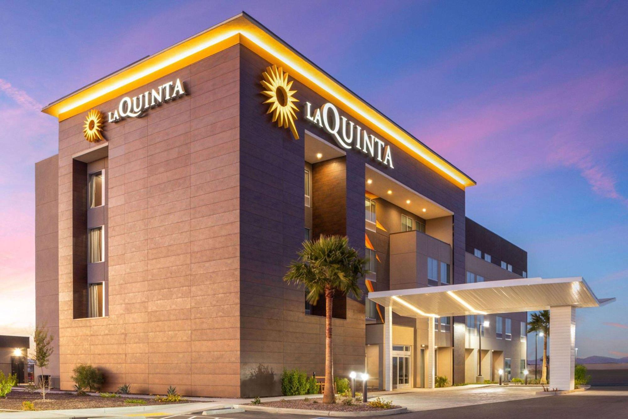 La Quinta Inn & Suites By Wyndham 优马 外观 照片