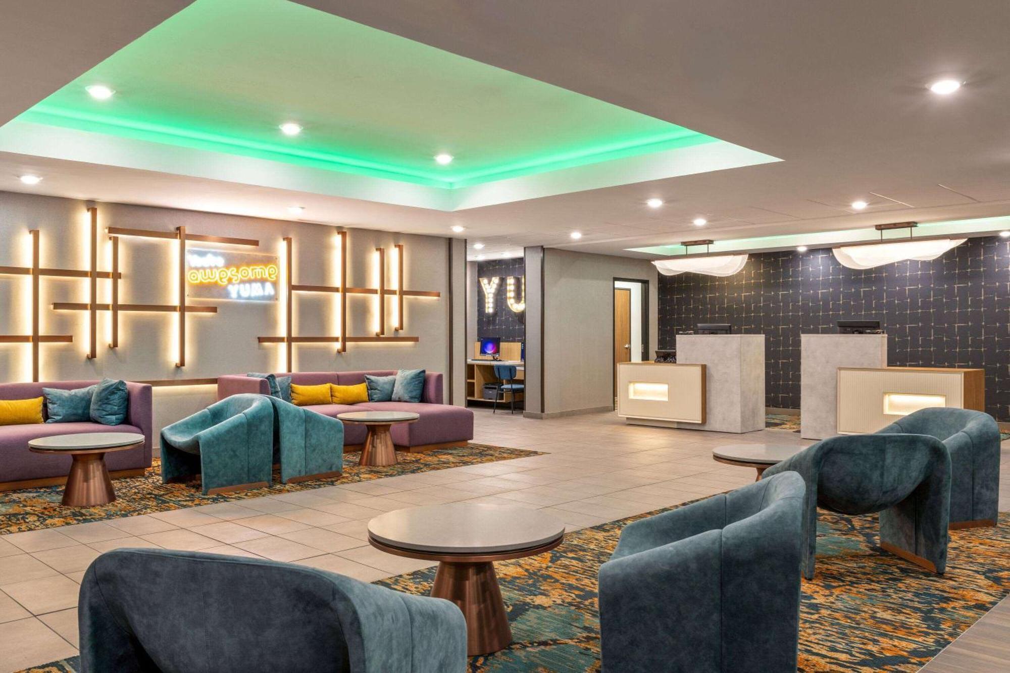 La Quinta Inn & Suites By Wyndham 优马 外观 照片