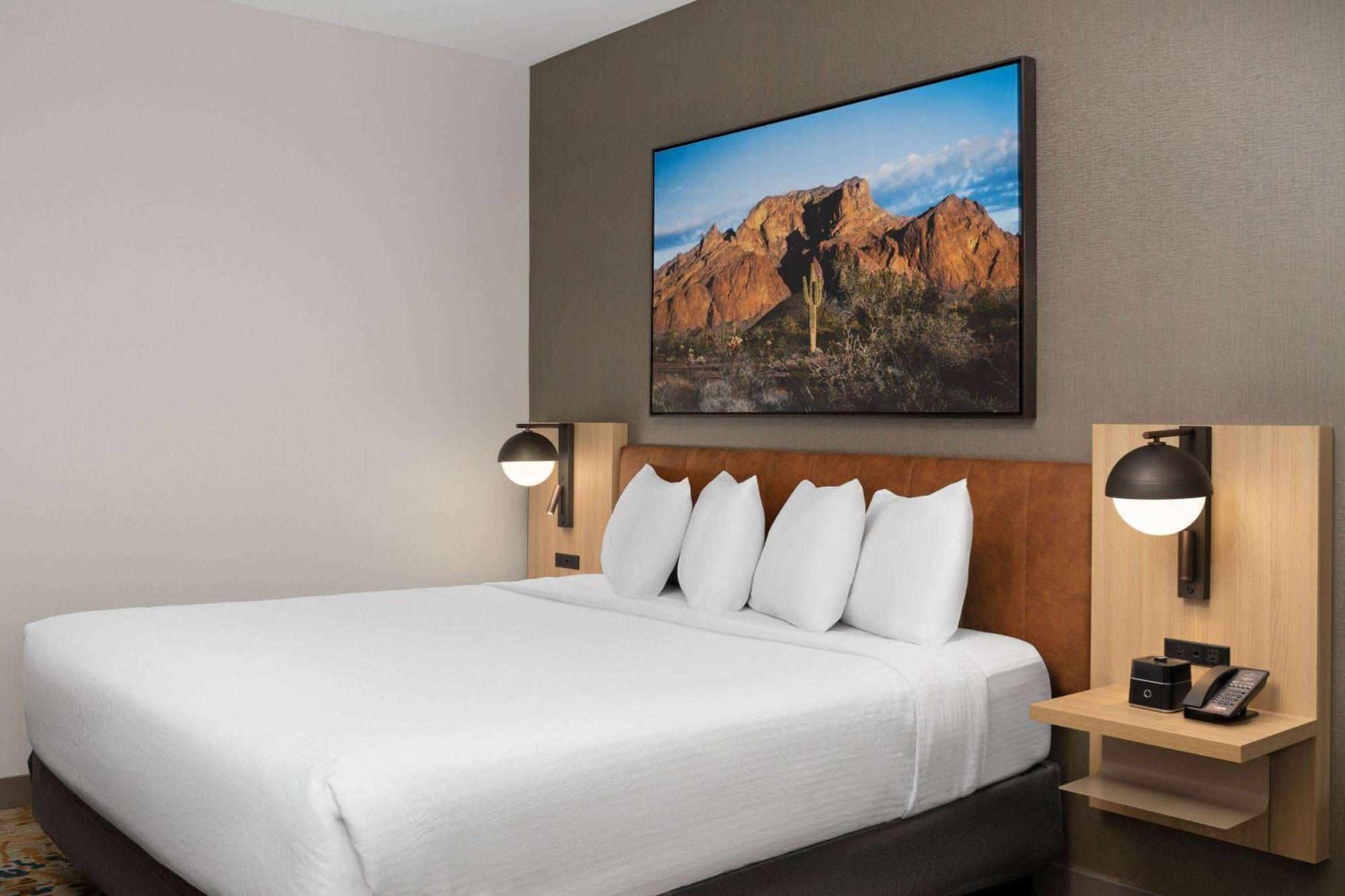 La Quinta Inn & Suites By Wyndham 优马 外观 照片