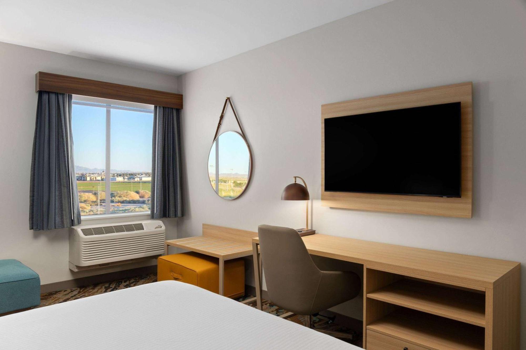 La Quinta Inn & Suites By Wyndham 优马 外观 照片